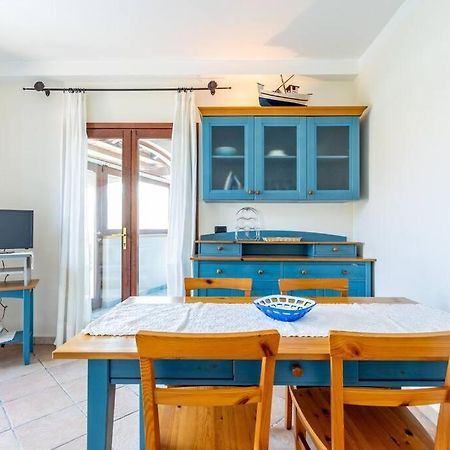 Apartment Pied Dans L'Eau Golfo Aranci Bagian luar foto