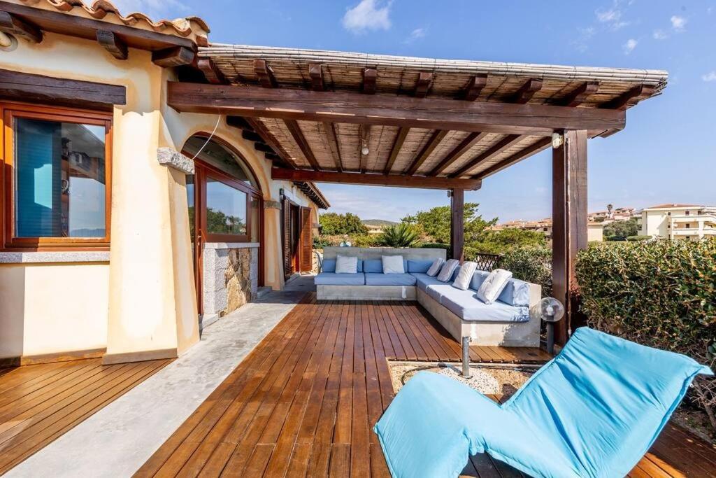 Apartment Pied Dans L'Eau Golfo Aranci Bagian luar foto