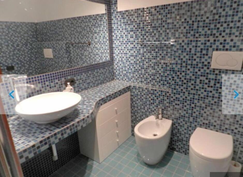 Apartment Pied Dans L'Eau Golfo Aranci Bagian luar foto
