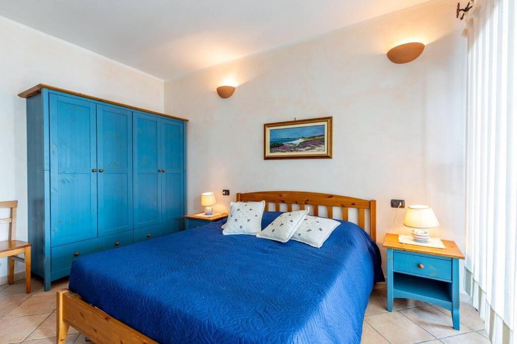 Apartment Pied Dans L'Eau Golfo Aranci Bagian luar foto