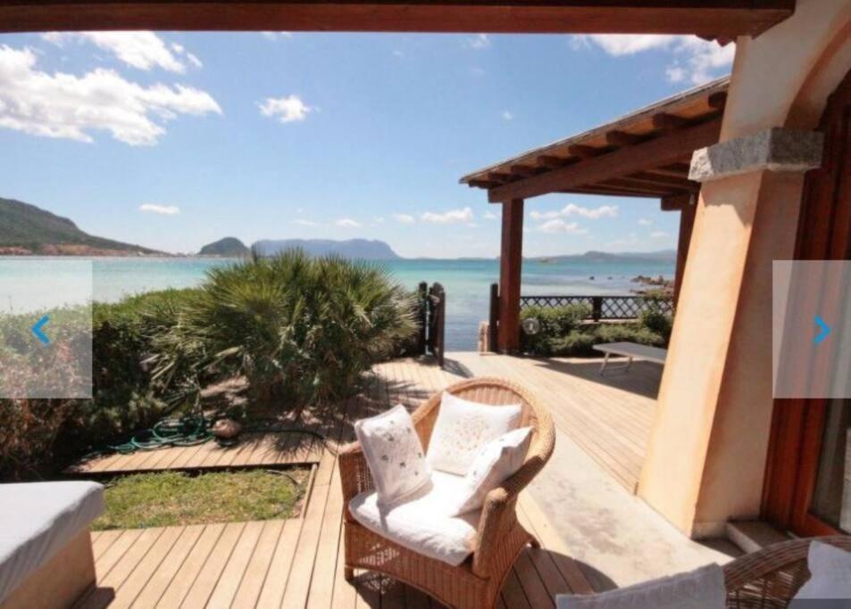Apartment Pied Dans L'Eau Golfo Aranci Bagian luar foto