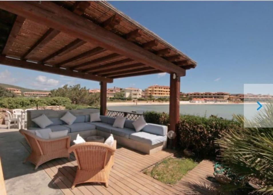 Apartment Pied Dans L'Eau Golfo Aranci Bagian luar foto